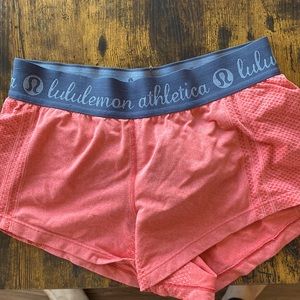 Lululemon coral shorts with lining grey band